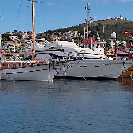 BOAT&BREAKFAST LUCRETIA, LUXURY yacht Hotel Arbatax Bagian luar foto
