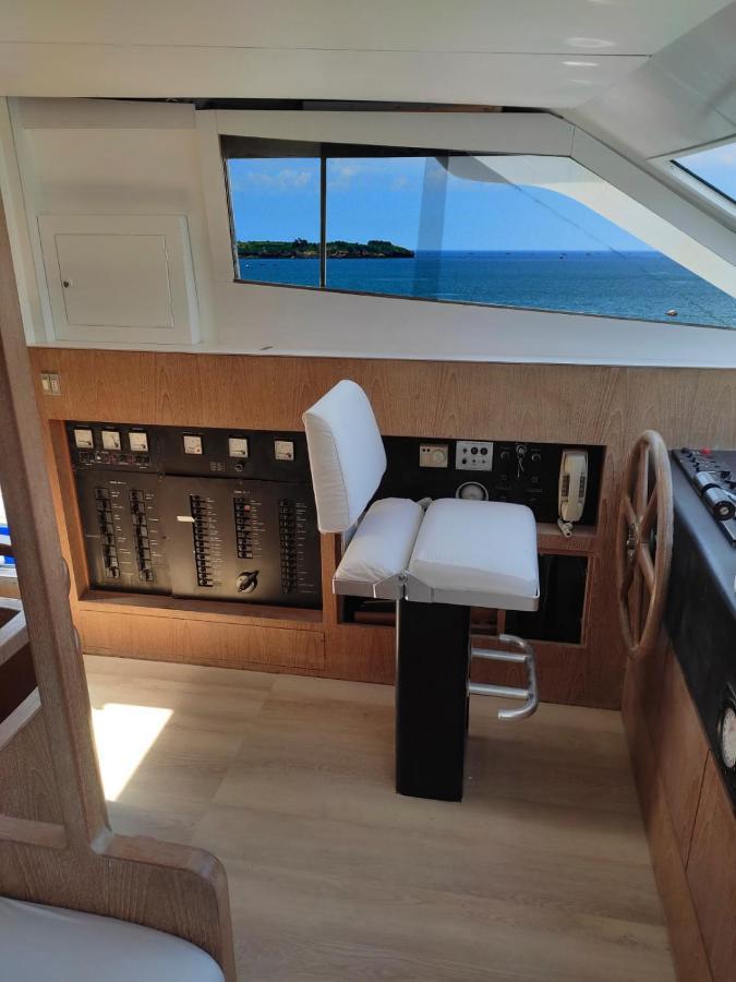 BOAT&BREAKFAST LUCRETIA, LUXURY yacht Hotel Arbatax Bagian luar foto