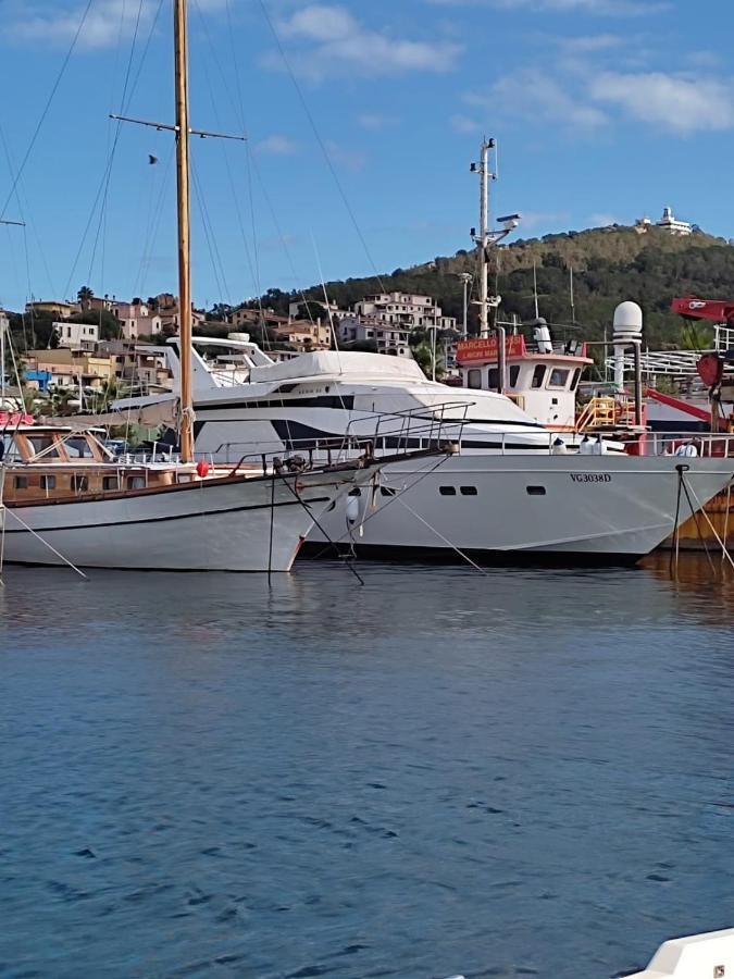BOAT&BREAKFAST LUCRETIA, LUXURY yacht Hotel Arbatax Bagian luar foto