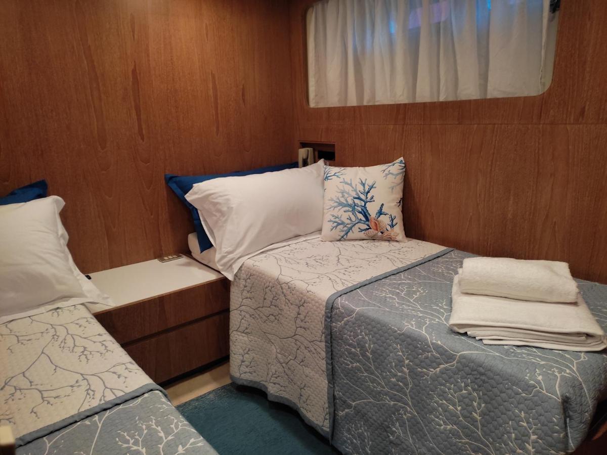 BOAT&BREAKFAST LUCRETIA, LUXURY yacht Hotel Arbatax Bagian luar foto