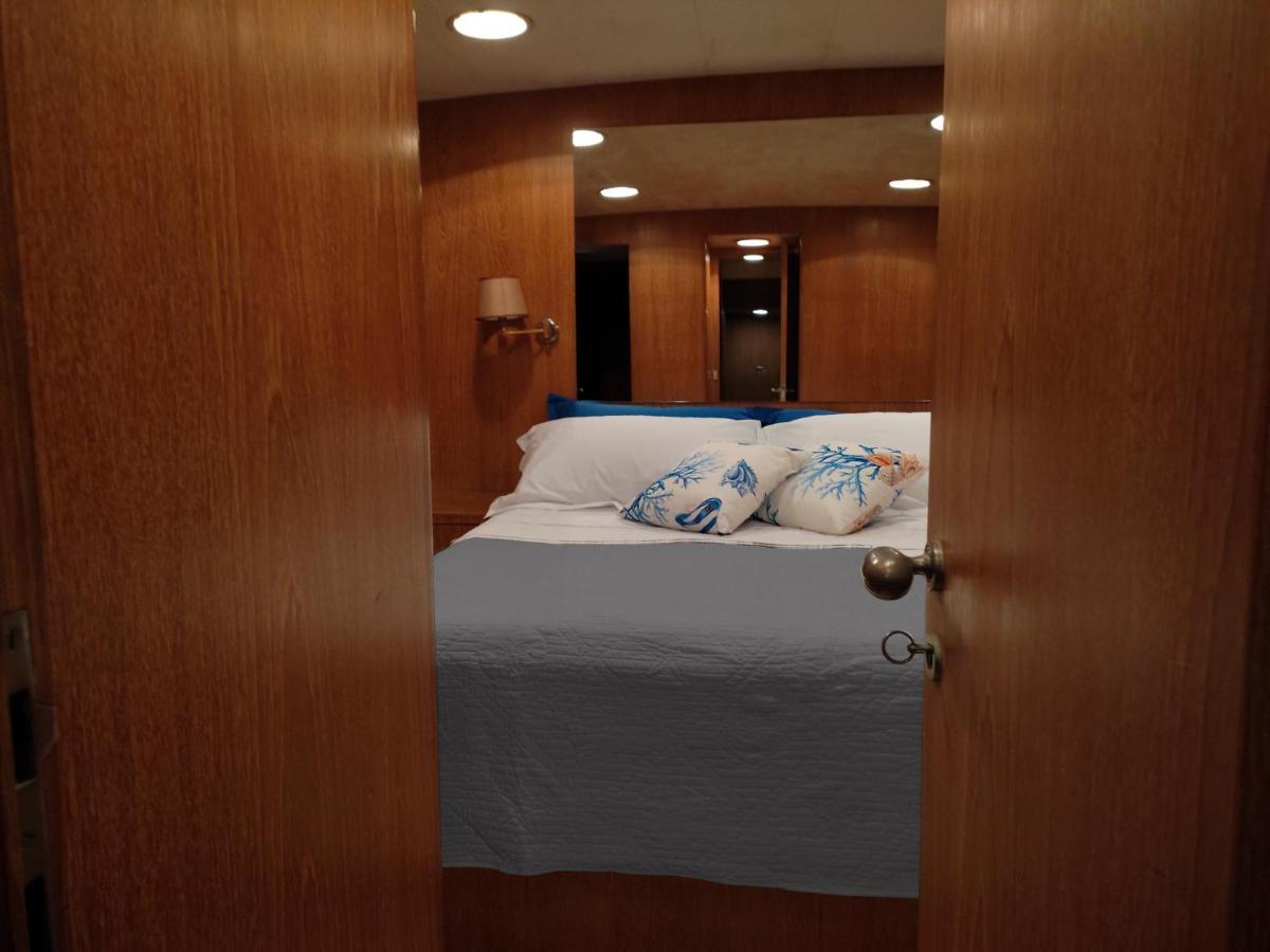 BOAT&BREAKFAST LUCRETIA, LUXURY yacht Hotel Arbatax Bagian luar foto