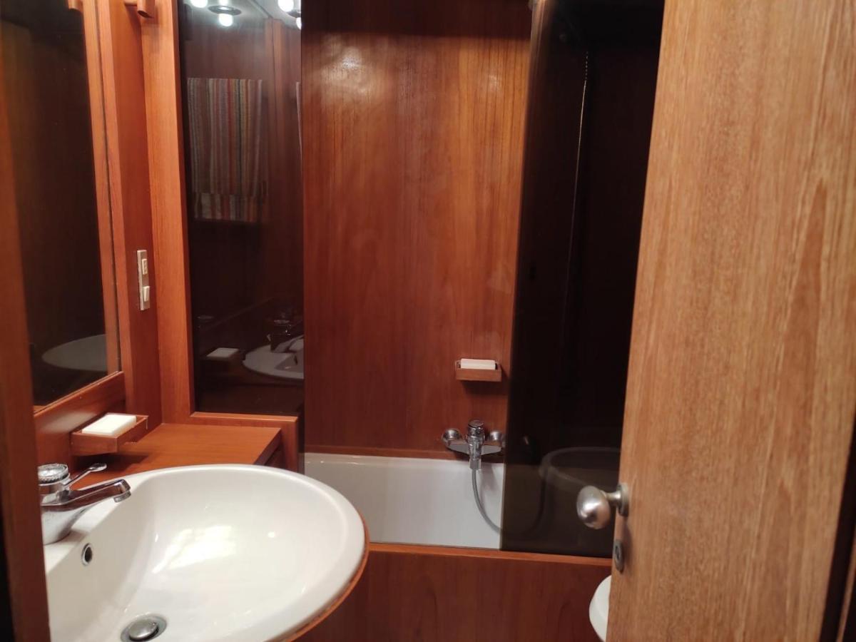 BOAT&BREAKFAST LUCRETIA, LUXURY yacht Hotel Arbatax Bagian luar foto