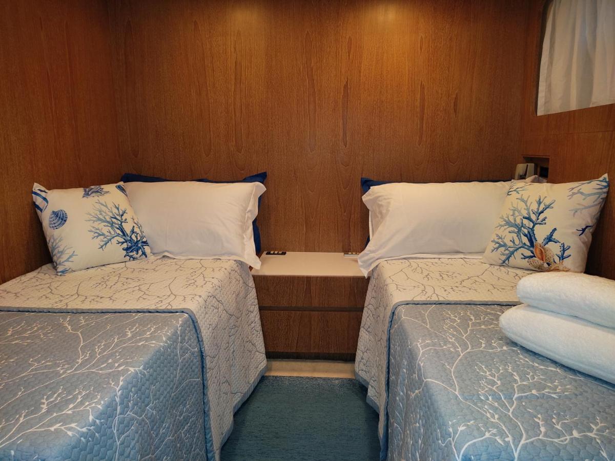 BOAT&BREAKFAST LUCRETIA, LUXURY yacht Hotel Arbatax Bagian luar foto