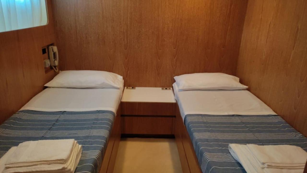 BOAT&BREAKFAST LUCRETIA, LUXURY yacht Hotel Arbatax Bagian luar foto