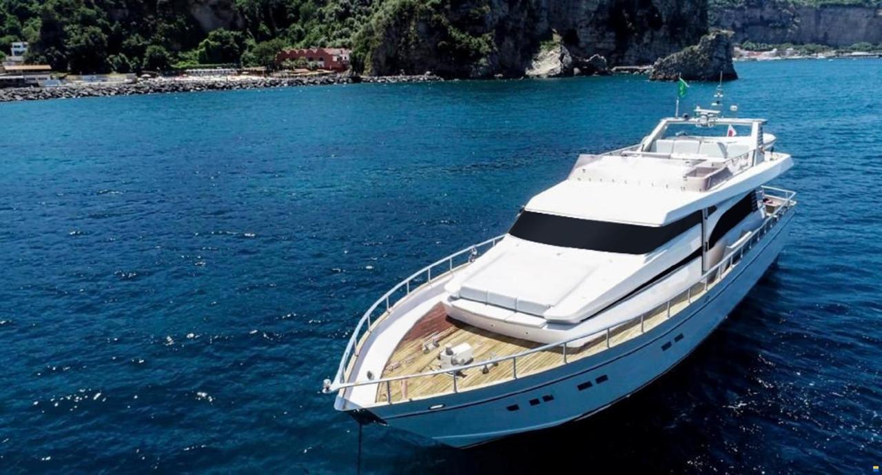 BOAT&BREAKFAST LUCRETIA, LUXURY yacht Hotel Arbatax Bagian luar foto