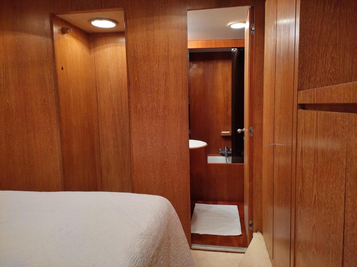 BOAT&BREAKFAST LUCRETIA, LUXURY yacht Hotel Arbatax Bagian luar foto